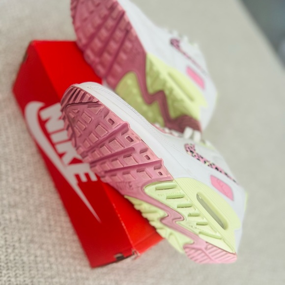 NIKE AIR MAX 90 GS - Picture 9 of 9